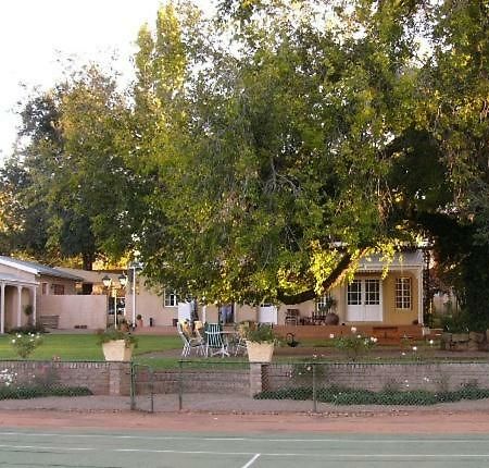 Rose Garden Manor House Apartment Harrismith ภายนอก รูปภาพ