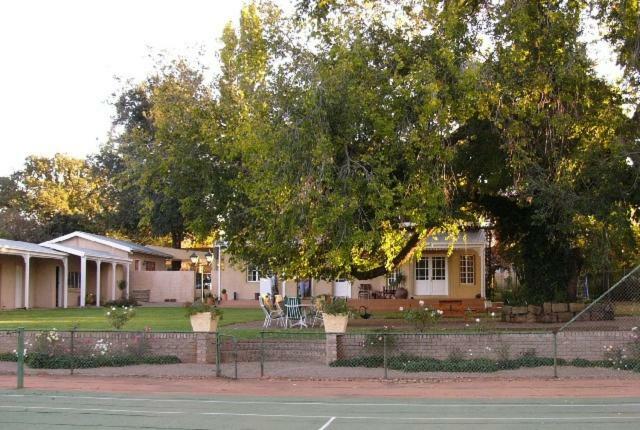 Rose Garden Manor House Apartment Harrismith ภายนอก รูปภาพ